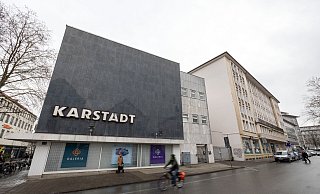 An der Friedenstraße könnten ein neues Hotel und ein Parkhaus entstehen. Das Gebäude rechts müsste weichen. - Oliver Krato