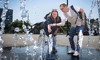 Sie weiß, was gutes Platzleben ausmacht: Anke Schmidt vom Verein "Rund um den Siggi" trifft NW-Redakteur Stefan Brams am Kesselbrink. - Sarah Jonek Fotografie