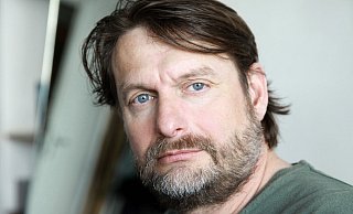 Schauspieler Peter Trabner, aus vielen TV-Serien und Filmen bekannt, wird zum ersten Mal den Paderborner Jahresrückblick in der Paderhalle moderieren. - Stadt Paderborn
