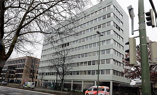Das Gebäude der Polizeiwache Ost am Kesselbrink ist in die Jahre gekommen. Nun ist klar: Es steckt Asbest drin. - Wolfgang Rudolf