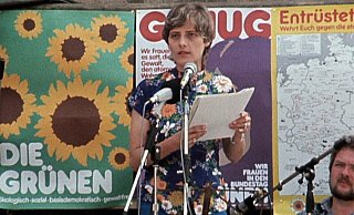 In den Anfangsjahren war Petra Kelly das Gesicht der Grünen (hier bei einer Veranstaltung 1982). Inzwischen ist die Partei längst nicht mehr die, die sie einmal war. - SWR – Das Erste/dpa