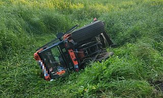 Der kleine Schlepper rutschte den Abhang hinab und überschlug sich dabei. - NW