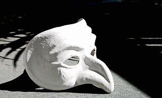 Traumatische Situationen werden anders im Körper abgespeichert. Ein bestimmter Reiz, also ein Trigger, kann die unterdrückte Erinnerung reaktivieren und einen Flashback auslösen. Um das zu verhindern, bieten auch einige Theaterhäuser inzwischen Triggerwarnungen für ihre Inszenierungen an.(Symbolbild) - Pixabay