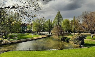 Das Paderquellgebiet in Paderborn ist ein zentraler Treffpunkt mitten in der Innenstadt. - Lena Henning