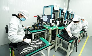 Herstellung von Lithium-Ionen-Akkus in Nantong, China: Nach Angaben von Kommissionspräsidentin Ursula von der Leyen vom März bezieht die EU ihr Lithium zu 97 Prozent aus China. - picture alliance / NurPhoto