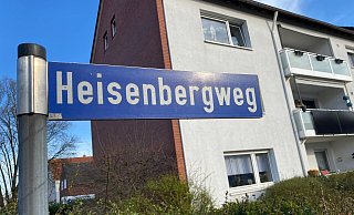 In einem Mehrfamilienhaus am Heisenbergweg in Spexard hat ein falscher Handwerker eine 82-jährige Frau in ihrem Badezimmer festgehalten. Jetzt ermittelt die Polizei. - Christian Bröder