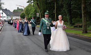 Matthias und Sandra Lüke beim Umzug durch Lichtenau. - Anja Ebner