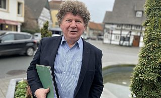 Willibald Haase will sich weiter gegen rechtsradikale Tendenzen in Delbrück einsetzen. Im Stadtrat startet er einen neuen Versuch. - Jens Reddeker