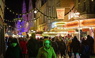 Zu Kläschen war es im vergangenen Jahr wieder voll in der Lemgoer Mittelstraße. - Nicole Ellerbrake