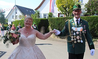 Das charmante Königspaar Udo Klaus und Beatrix Weskamp führt die St.-Vitus-Gilde an. - Burkhard Battran
