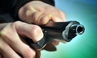 Mit einer Softair-Pistole wurde auf mehrere Personen geschossen. - Symbolfoto: Andreas Frücht