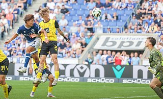 Kaito Mizuta trifft per Kopf zum 1:0 für die Arminia. Sein spätes Siegtor bringt die Alm zum Beben. - Oliver Krato