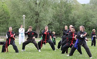 Die Asia Sport Akademie zeigte einige Übungen aus ihrem Sportangebot. - Klaus Frensing