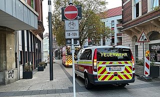 Da die CO-Melder der Rettungskräfte einen erhöhten Kohlenmonoxidgehalt feststellten, wurde auch die Feuerwehr verständigt. - Nadine Schwan