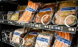 Meist rund um die Uhr können Kunden Fleisch und ähnliches an den entsprechenden Automaten bekommen. - Picture Alliance