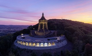 Die aufwendige Sanierung der Denkmalterrasse samt Neubau von Besucherzentrum und Panoramarestaurant wurde Mitte 2018 abgeschlossen. Fünfeinhalb Jahre war die Mindener Familie Rohlfing für die Gastronomie im "Wilhelm 1896" verantwortlich. Foto: Peter Bastian Architekten BDA, Münster/privat - Peter Bastian Architekten BDA, Münster