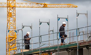Gebäudesanierungen werden massiv zurückgefahren. Diverse Verbände fordern nun ein "Klimakonjunkturpaket". - Verwendung weltweit
