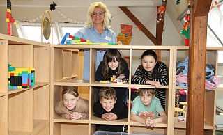Leiterin Michaela Münstermann mit - im Rahmen oben von links - Frederike, Isabella sowie unten von links Sarah, Mathias und Raphael. - Johannes Büttner