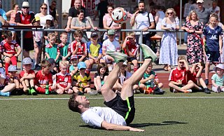 Von Mike Niidas, einem Fußball-Freestyler aus Baden-Württemberg, war das Publikum fasziniert. - M.VOGT