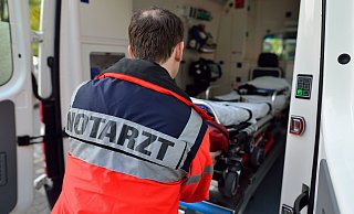 Ein Notarzt konnte nur noch den Tod der 23-Jährigen aus dem Kreis Gütersloh feststellen. Jetzt steht die Todesursache fest. - Symbolfoto/picture alliance