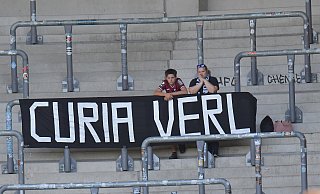 Zwei treue Verl-Fans sind am Samstag sogar mit nach Halle gefahren - gelohnt hat sich das für die 1:5-Klatsche vermutlich nicht. - Jens Dünhölter