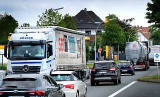 Die B64, die durch Herzebrock-Clarholz führt, soll durch die geplante Ortsumgehung entlastet werden. Jetzt beginnt die Planfeststellung für das umstrittene Projekt B64n. - Andreas Frücht