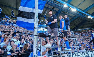 Die Fans beim letzten Heimspiel von Fabian Klos. - Andreas Zobe