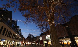 Licht an Weihnachten an oder aus? Die Frage spaltet sicherlich die Gesellschaft. - Simone Flörke