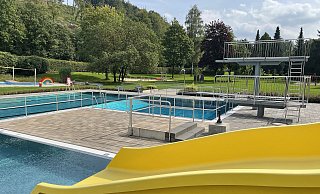 Das Waldschwimmbad Bad Wünnenberg ist noch nicht geöffnet. Die Besucher müssen sich laut Stadt noch etwas gedulden. - Stadt Bad Wünnenberg