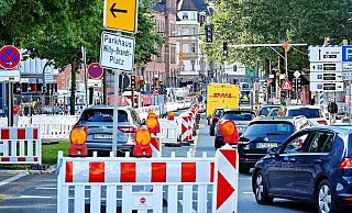 Auf der Herforder Straße zwischen Willy-Brandt-Platz und Friedrich-Ebert-Straße gilt jetzt eine Einbahnregelung. - Barbara Franke