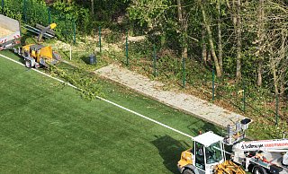 Vorbereitung für die Bergung einer Weltkriegsbombe am Hunnebrocker Sportplatz. - Gerald Dunkel