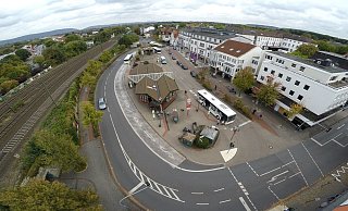 Der Zentrale Omnibusbahnhof (ZOB) in Bad Oeynhausen zeigt die Enge an der Innenseite. - Jürgen Krüger