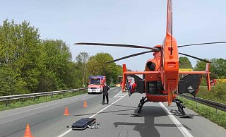 Für den Lieferwagenfahrer wurde ein Rettungshubschrauber angefordert. - Svenja Ludwig