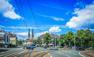 Das Gleisdreieck am Landgericht (hier aus Blickrichtung Detmolder Straße) macht Kummer. Unerwünschte, gefährliche Spalten haben sich neben den Gleisen aufgetan. - Sarah Jonek