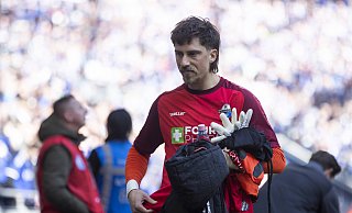 Der Vertrag von SCP-Kapitän Jannik Huth läuft im Sommer aus. Der Verein hat bestätigt, dass Huth Paderborn nach der laufenden Saison verlassen wird. - IMAGO/Beautiful Sports