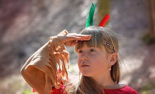 Ein Mädchen ist als Indianerin verkleidet – beginnt hier bereits kulturelle Aneignung? - Symbolbild/Pixabay