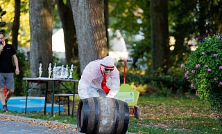 Es soll einige Änderungen beim Bad Lippspringer Stadtfest geben, aber das traditionelle Bierfassrollen – wie hier im Jahr 2018 – soll weiterhin zum Programm gehören. - © 2018
