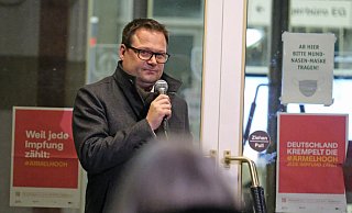 Bürgermeister Lars Bökenkröger hat öffentlich zur Impfung aufgrufen. Für sogenannte "Querdenker" ist das Hochverrat. - Thorsten Gödecker