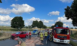 Die Bundesstraße war für mehrere Stunden gesperrt. - Feuerwehr