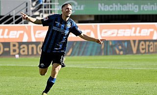 Robert Leipertz freut sich über seinen Treffer zum vorentscheidenden 2:0 beim 3:0-Heimerfolg des SC Paderborn über den SV Sandhausen. - IMAGO/Ulrich Hufnagel