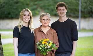 Britta Haßelmann (Mitte) freut sich mit den Sprechern des Grünen Kreisvorstandes Thies Wiemer und Sina Radert. - Oliver Krato
