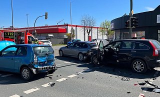 Unfall: Die Eckendorfer Straße war für rund eineinhalb Stunden gesperrt. - Charlotte Mahncke