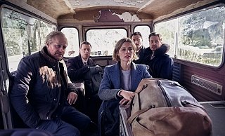 Turbulenzen programmiert: Das Quintett entwickelt einen detektivischen Spürsinn. - Tobis