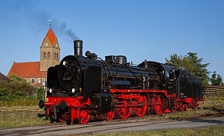 Die 106 Jahre alten Dampflok „38 2267“, startet zweimal am Bielefelder Hauptbahnhof und hält auch in Paderborn und Altenbeken. - Niko Hakmann