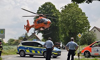 Auch Rettungshubschrauber Christoph 13 wurde vorsorglich zur Unfallstelle an der Düttingdorfer Straße gerufen. - Mareike Patock