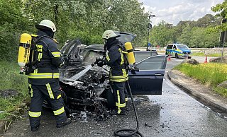 Der BMW erlitt einen Totalschaden und musste abgeschleppt werden. - Thorsten Heß