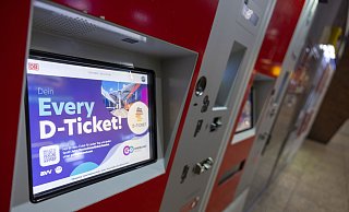 Wenn Bund und Länder am 6. November erneut beraten, werden Debatten unter anderem auch über den ÖPNV und das Deutschlandticket erwartet. - Thomas Banneyer