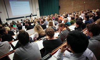 Im Sommersemester sollen die Studierenden zurück in die Hörsäle können. - Oliver Berg (Symbolfoto)