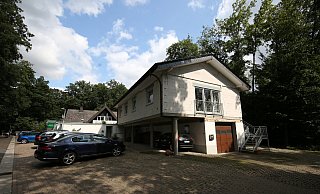 In diesem Fall darf das Haus, das eine Betriebsleiterwohnung enthält, im Dustholz gebaut werden. - Gerald Dunkel