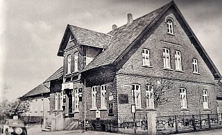 Die traditionsreiche Gaststätte liegt an einer Hauptverkehrsstraße zwischen Herford und Enger. - privat